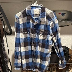American Eagle Blue and White Plaid Button-Up Shirt